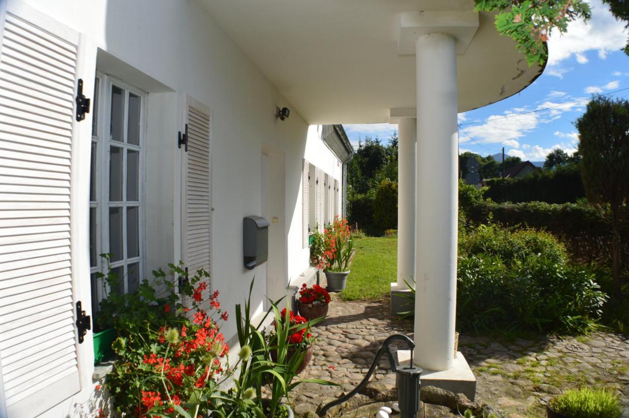 Villa Biały Dwór Kostrzyca Exterior foto